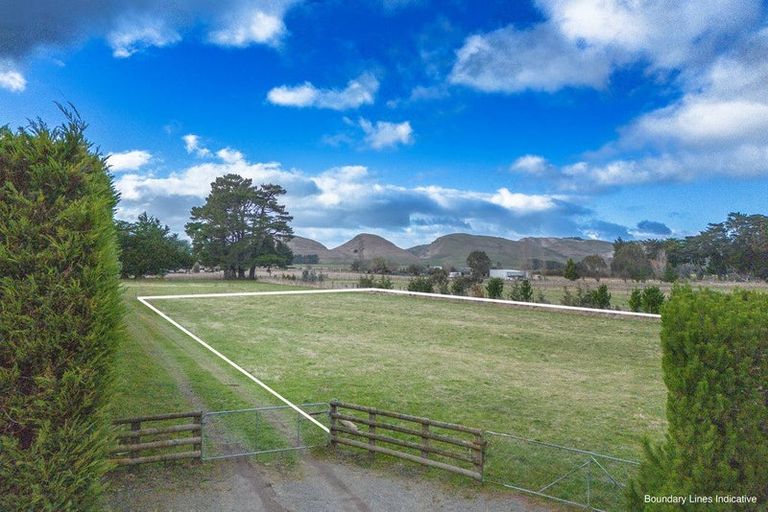 Photo of property in 54 Charles Street, Takapau, 4203