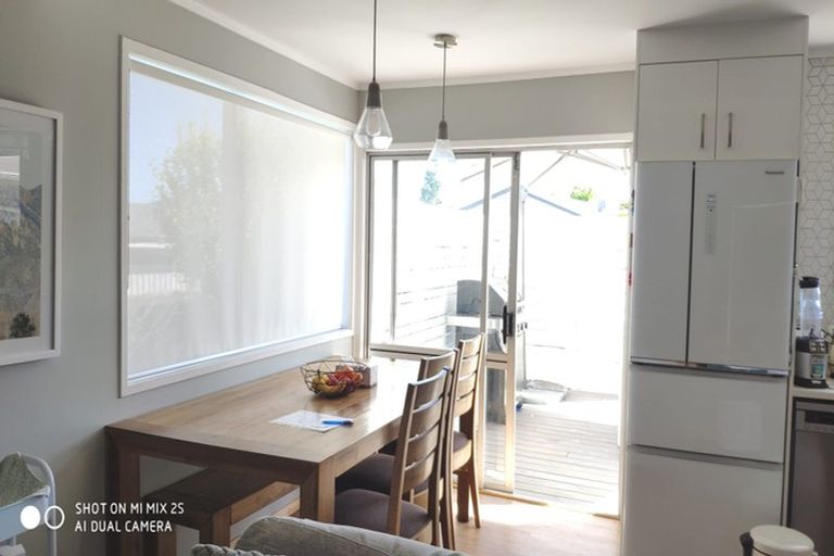 Photo of property in 15 Kelman Road, Kelston, Auckland, 0602