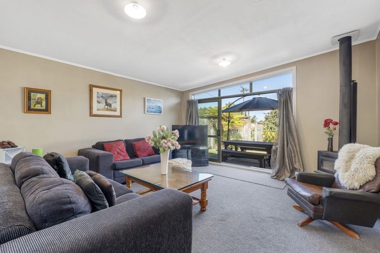 Photo of property in 1/12 Gradwell Place, Two Mile Bay, Taupo, 3330