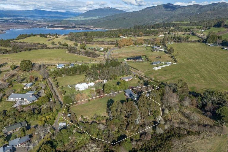 Photo of property in 31 Parerohi Grove, Kuratau, Turangi, 3381