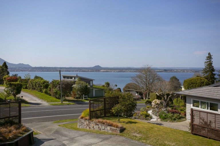 Photo of property in 1 Besley Place, Acacia Bay, Taupo, 3330