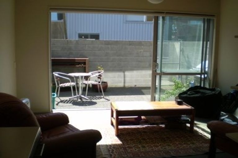 Photo of property in 21/2 Onslow Road, Khandallah, Wellington, 6035