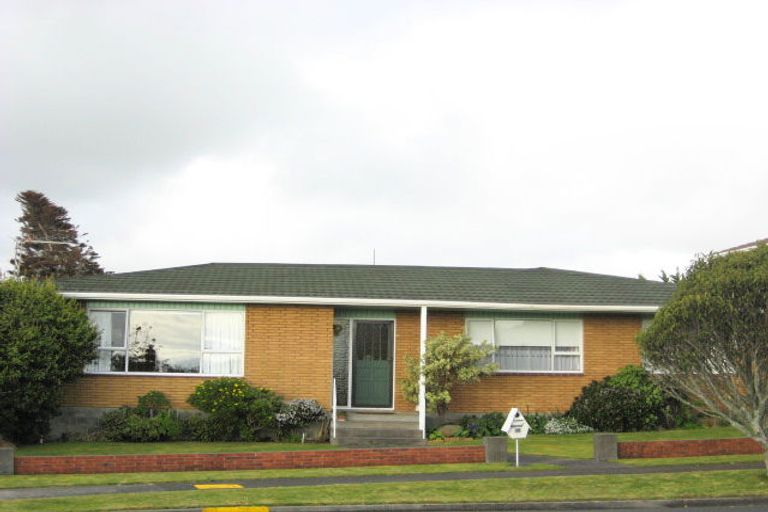 Photo of property in 16 Bronte Place, Whalers Gate, New Plymouth, 4310