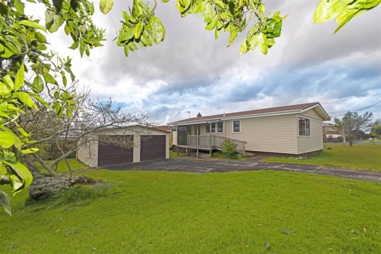 Photo of property in 86 Flanshaw Road, Te Atatu South, Auckland, 0610