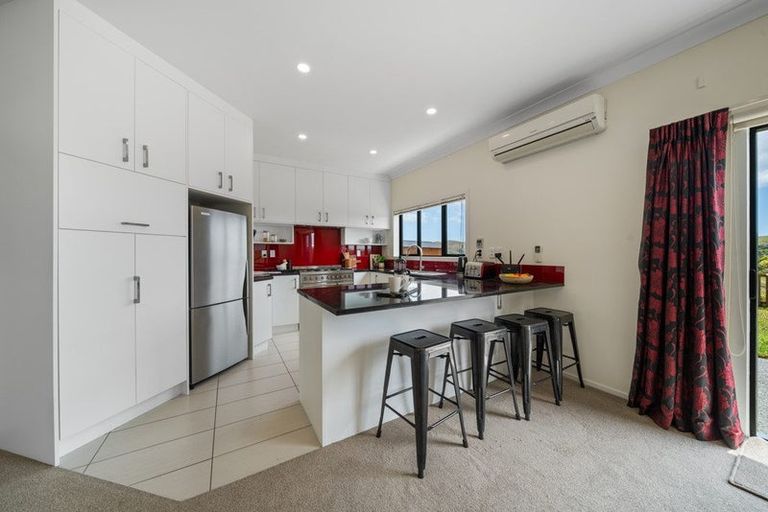 Photo of property in 12 Saint Vincent Terrace, Grenada Village, Wellington, 6037