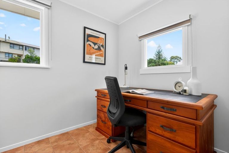Photo of property in 17 Lysander Crescent, Beach Haven, Auckland, 0626