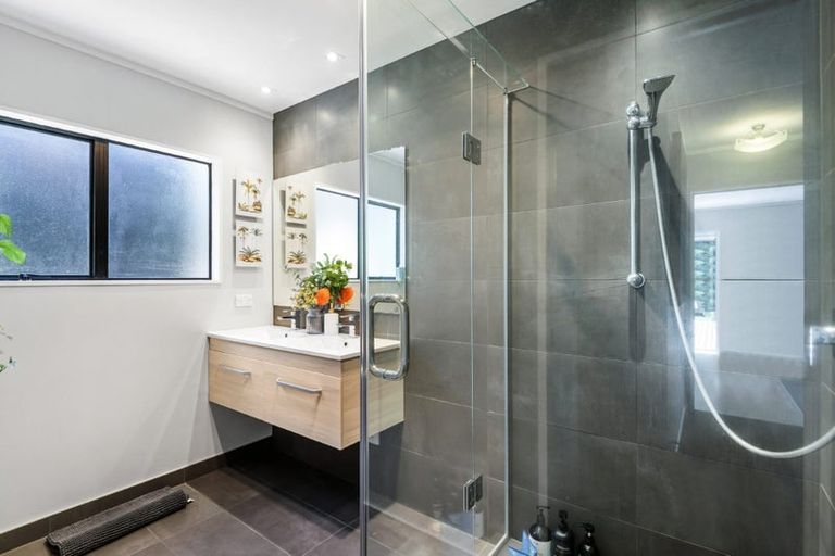 Photo of property in 2/59 Topliss Drive, Northcross, Auckland, 0632