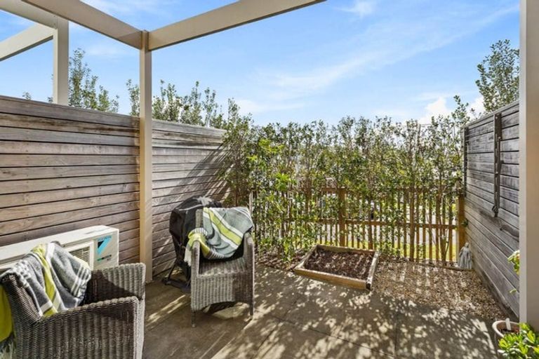 Photo of property in 8/35 Garadice Road, Rothesay Bay, Auckland, 0630