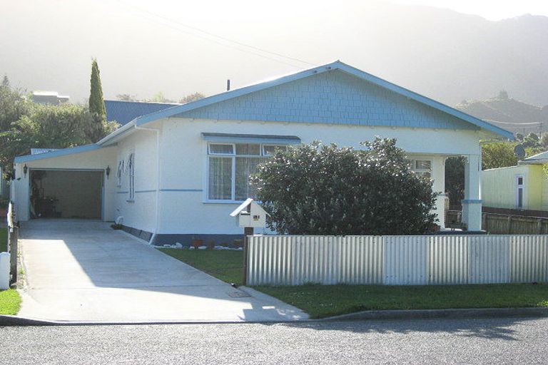 Photo of property in 51 York Street, Picton, 7220