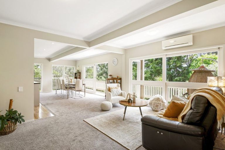 Photo of property in 8 Tranquil Glade, Hillcrest, Auckland, 0627