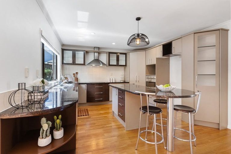 Photo of property in 28a Woodstock Road, Forrest Hill, Auckland, 0620