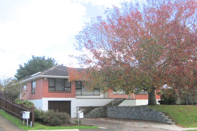 Photo of property in 5 Sutton Crescent, Papatoetoe, Auckland, 2025