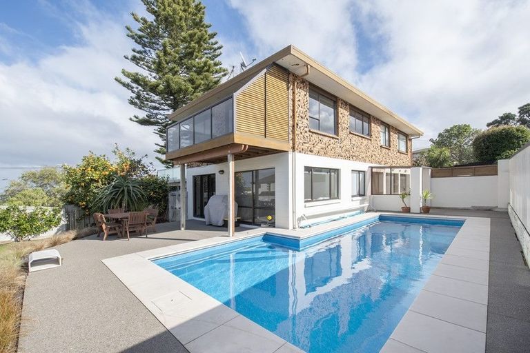 Photo of property in 1/32 Beach Road, Castor Bay, Auckland, 0620