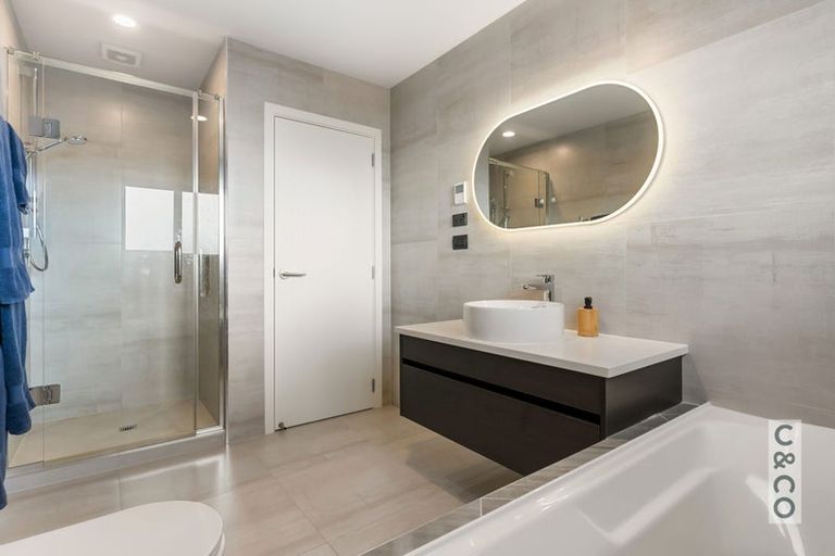 Photo of property in 37 Nobilo Road, Kumeu, 0810