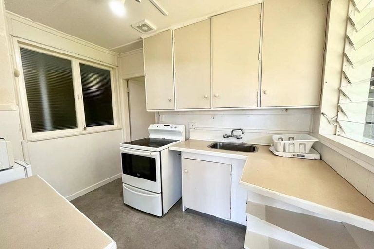 Photo of property in 114 Arran Road, Browns Bay, Auckland, 0630