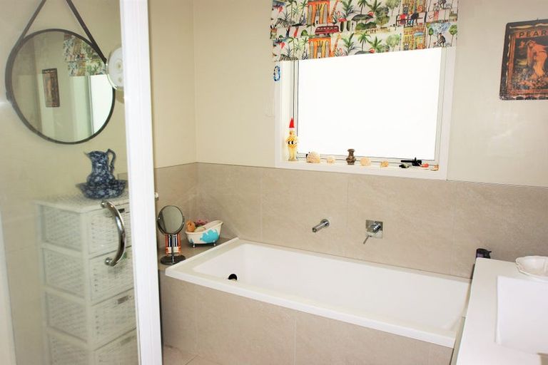 Photo of property in 25 Raptor Way, Welcome Bay, Tauranga, 3175