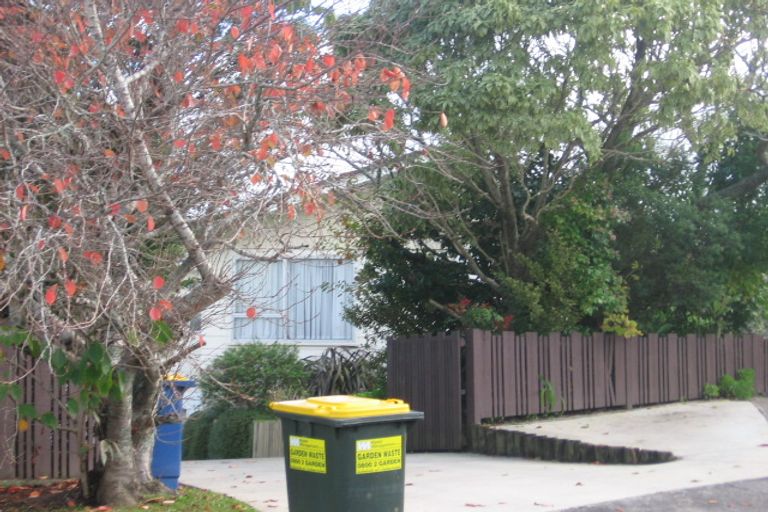 Photo of property in 2 Skyla Place, Massey, Auckland, 0614