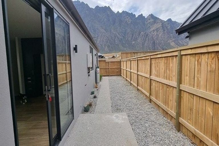 Photo of property in 1 Perendale Road, Jacks Point, 9371