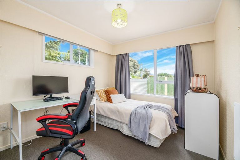Photo of property in 48 Shetland Street, Glen Eden, Auckland, 0602