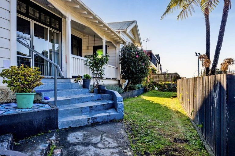 Photo of property in 98 Liardet Street, New Plymouth, 4310