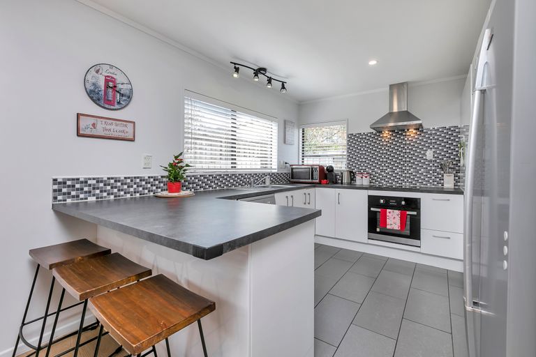 Photo of property in 1/38 Sailfish Drive, West Harbour, Auckland, 0618