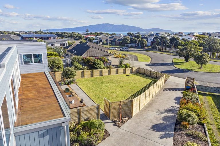 Photo of property in 156 Field Way, Waikanae Beach, Waikanae, 5036