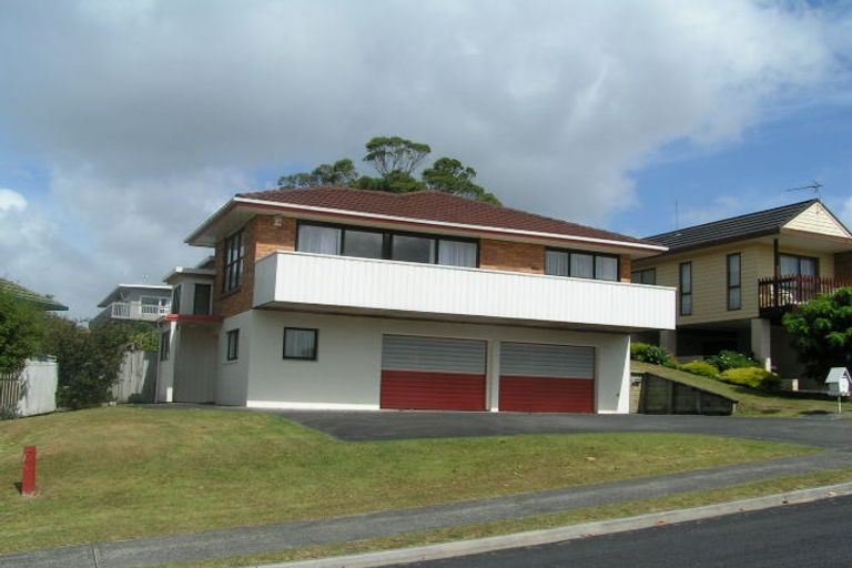 Photo of property in 16 Kennedy Avenue, Forrest Hill, Auckland, 0620