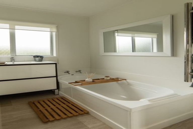 Photo of property in 54 New York Street, Martinborough, 5711