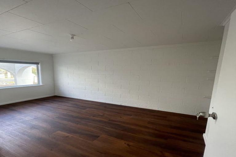 Photo of property in 20 Woodside Road, Massey, Auckland, 0614