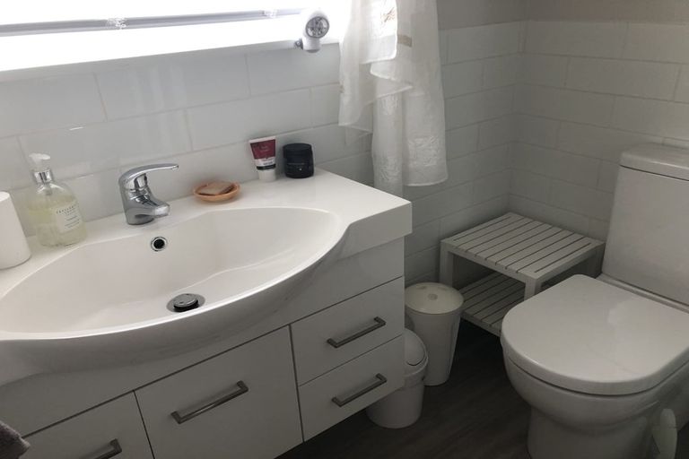 Photo of property in 2/159 Carlisle Road, Northcross, Auckland, 0632