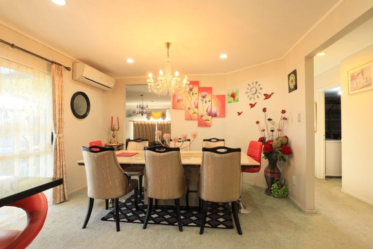 Photo of property in 12 De Havilland Drive, Goodwood Heights, Auckland, 2105