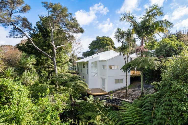 Photo of property in 34 Peach Road, Glenfield, Auckland, 0629