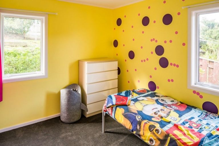 Photo of property in 11 Penryn Drive, Camborne, Porirua, 5026