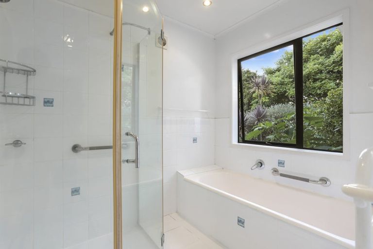 Photo of property in 22 Grendon Road, Titirangi, Auckland, 0604