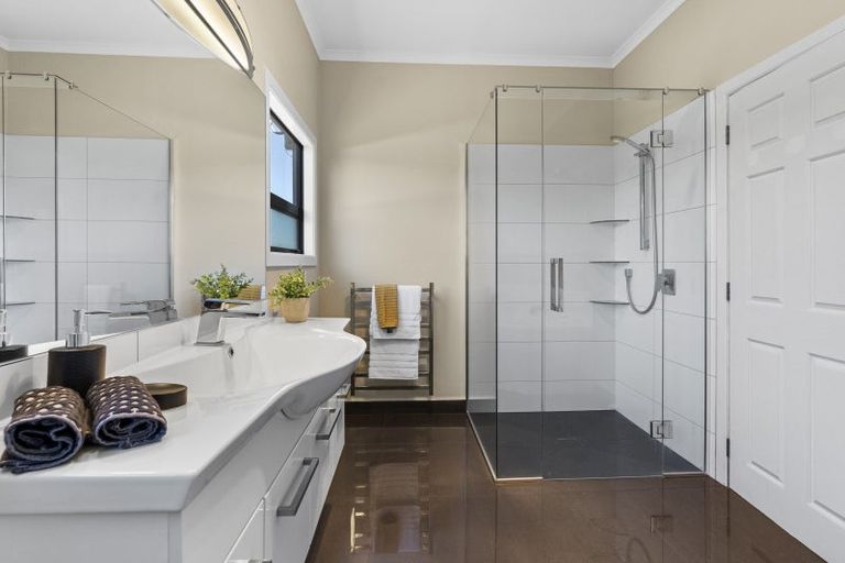 Photo of property in 92 Govett Avenue, Frankleigh Park, New Plymouth, 4310