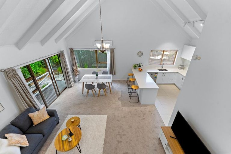 Photo of property in 2/1 Trelawny Place, Hillcrest, Auckland, 0627