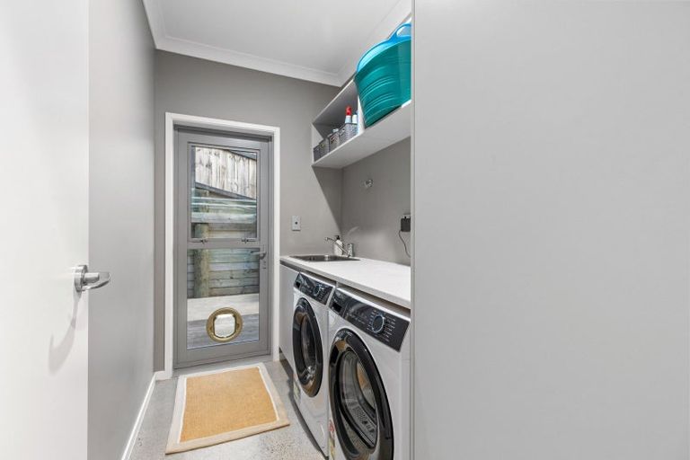 Photo of property in 111 Oteki Park Drive, Welcome Bay, Tauranga, 3112