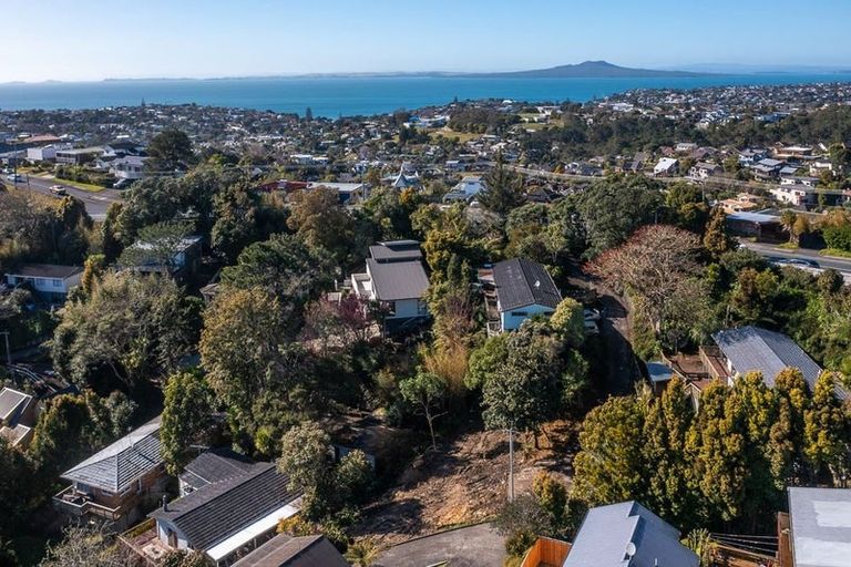 Photo of property in 2/177 Browns Bay Road, Browns Bay, Auckland, 0630