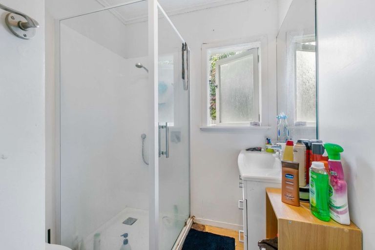 Photo of property in 3b Gazelle Avenue, Beach Haven, Auckland, 0626