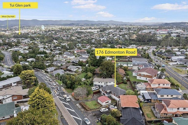 Photo of property in 176 Edmonton Road, Te Atatu South, Auckland, 0610