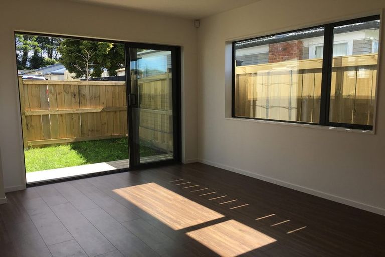 Photo of property in 2/143 Portage Road, New Lynn, Auckland, 0600
