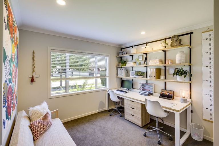 Photo of property in 14 Haast Place, Poraiti, Napier, 4112