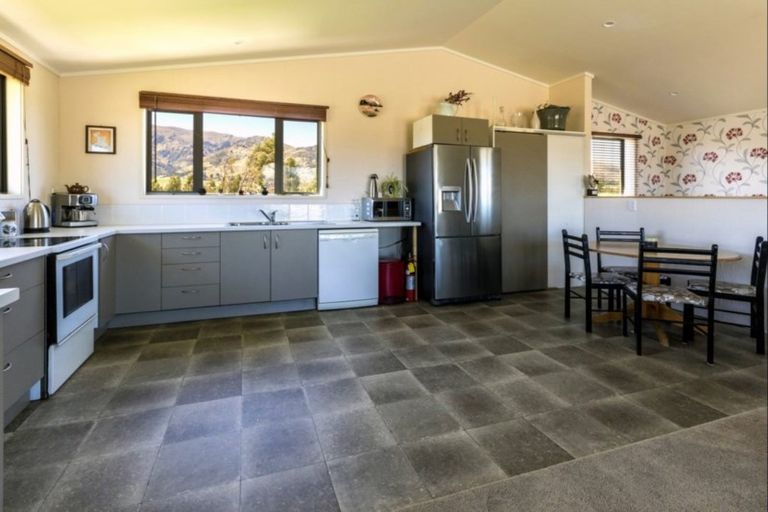 Photo of property in 29 Paterson Drive, Hawea Flat, Wanaka, 9382