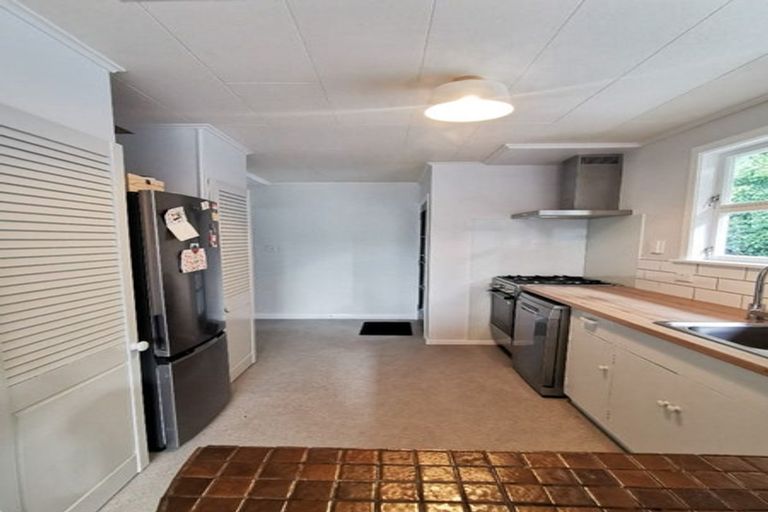 Photo of property in 28 Oak Avenue, Paremata, Porirua, 5024