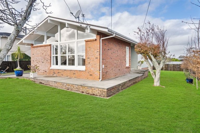 Photo of property in 109 Hutchinsons Road, Bucklands Beach, Auckland, 2014