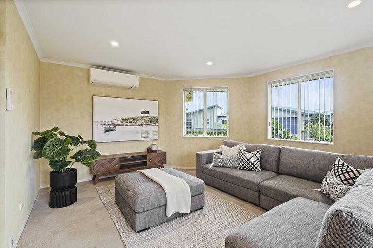 Photo of property in 1 Kirk Close, Rototuna, Hamilton, 3210