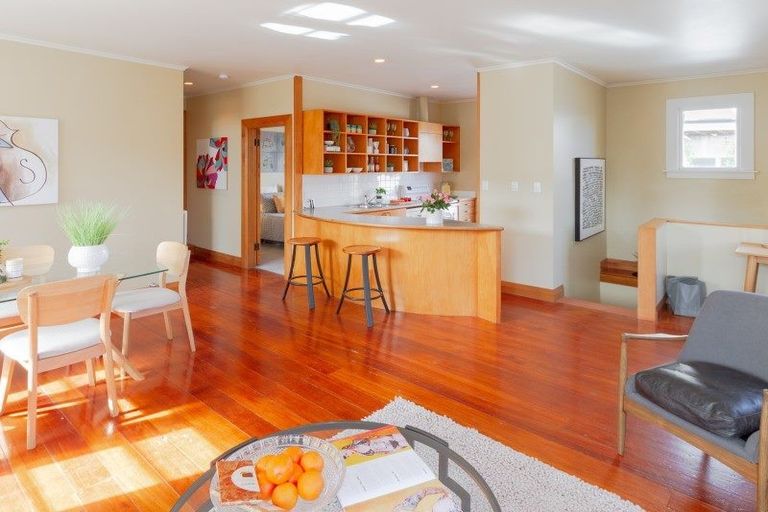 Photo of property in 1 Edge Hill, Mount Victoria, Wellington, 6011