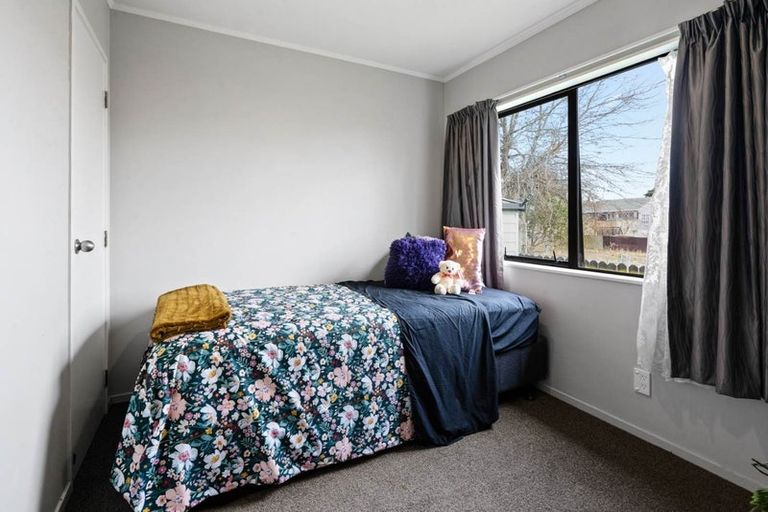 Photo of property in 1/11 Blackgate Place, Weymouth, Auckland, 2103