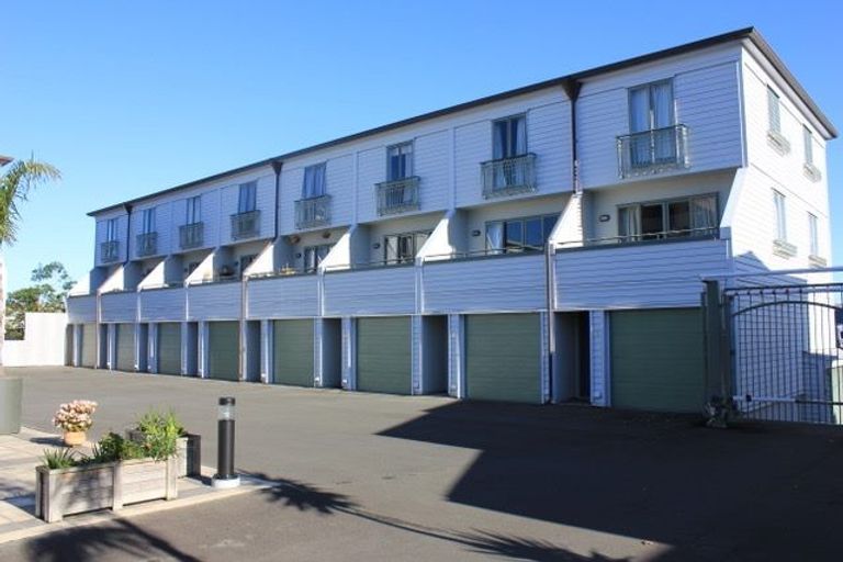 Photo of property in 8/10 Ruru Street, Eden Terrace, Auckland, 1021