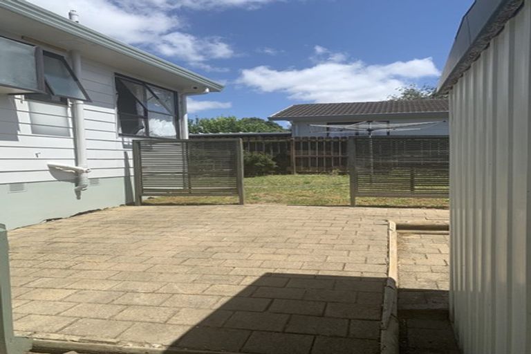 Photo of property in 2/4 Etherton Drive, Weymouth, Auckland, 2103